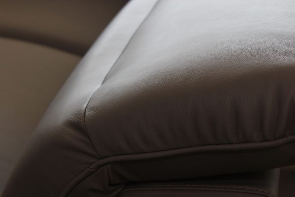 Torrent jobbos bőr kanapé